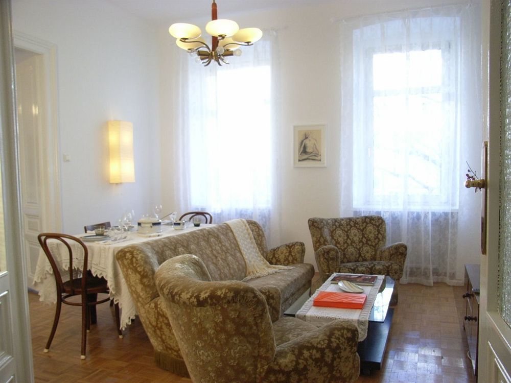 Maximillian Aparthotel 2*