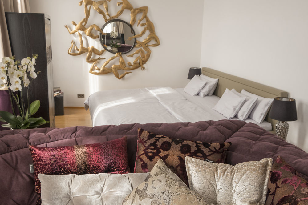 House Of Time - Fancy Suites Hotel