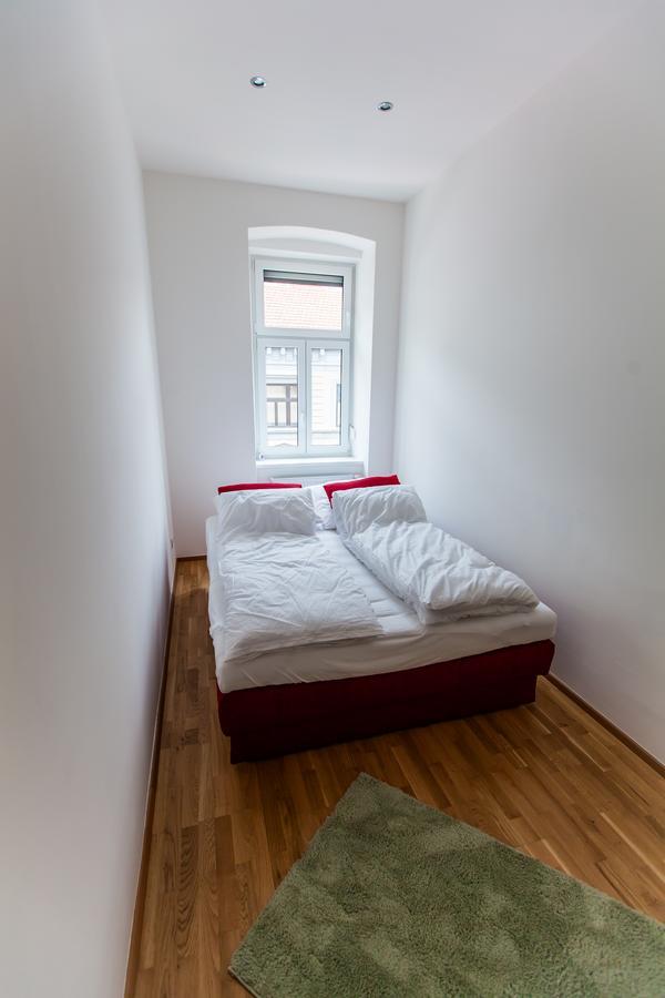 Market & Free Parking Apartment