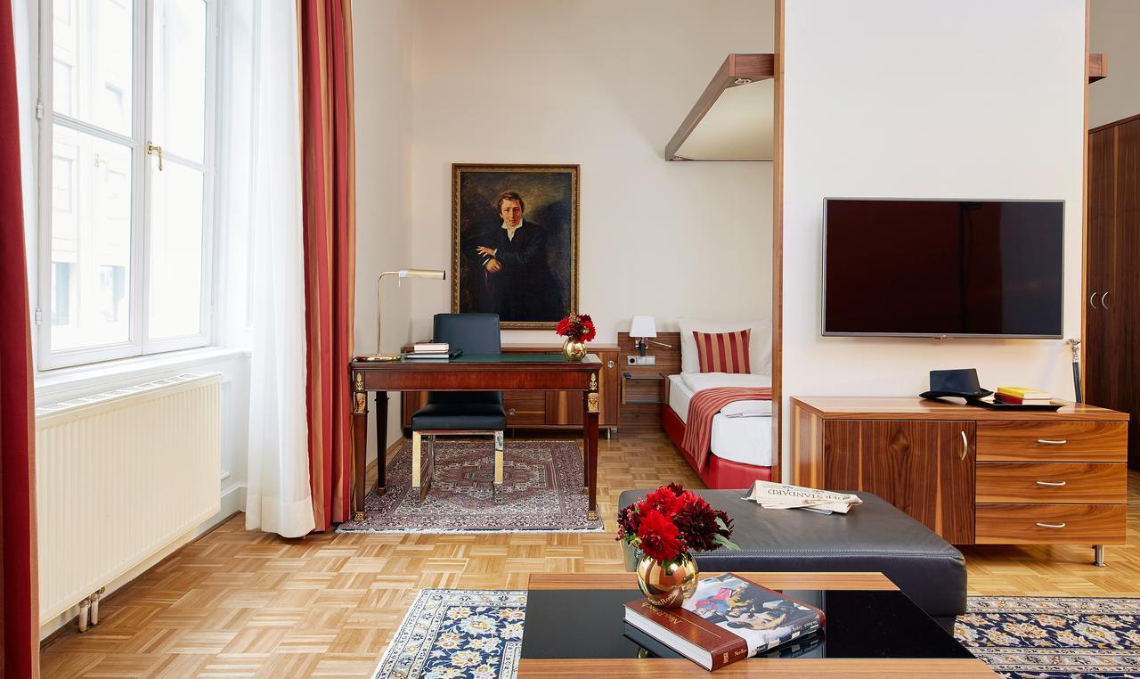 Living An Der Oper Hotel 4*