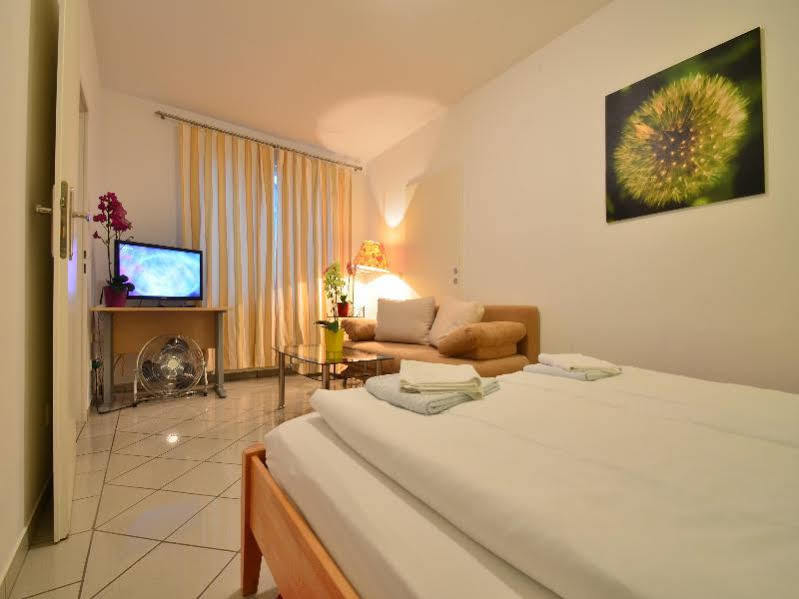 Hotel Ajo Apartements 3*