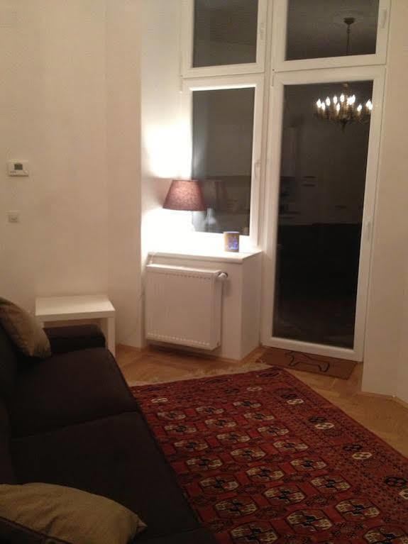 Apartment Hoheschule Courbette Vienna