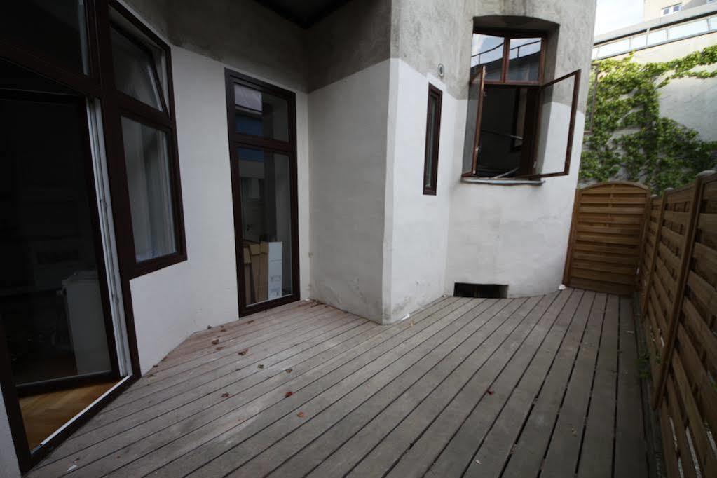Hoheschule Courbette Apartment