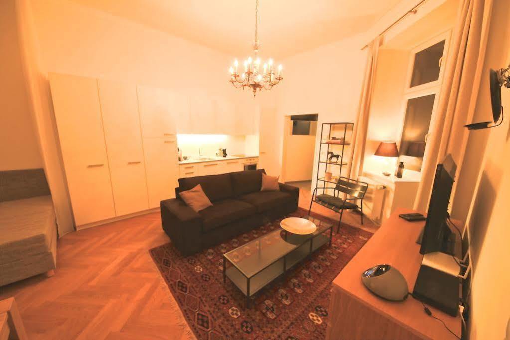 Apartment Hoheschule Courbette Vienna