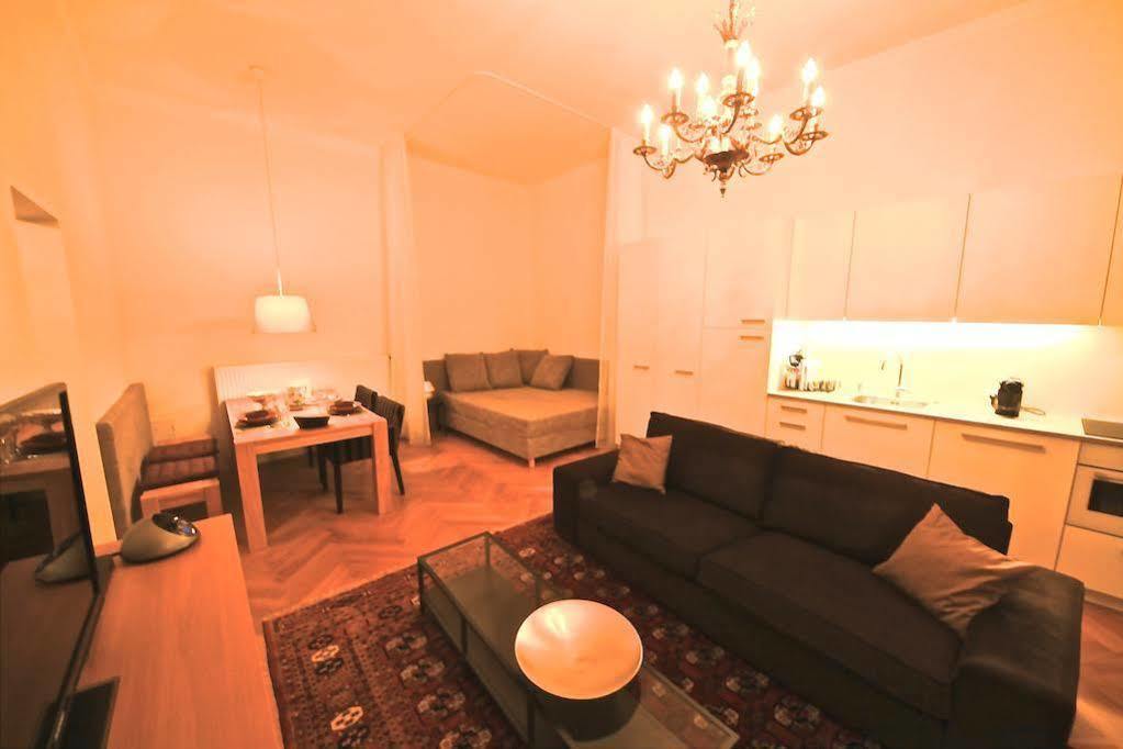 Hoheschule Courbette Apartment *