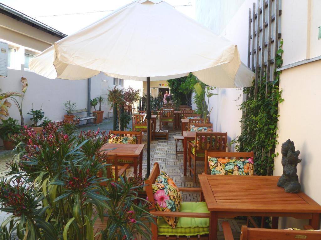 Hotel In Hernals 2*