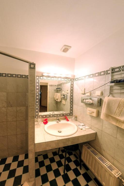 Carlton Opera Hotel