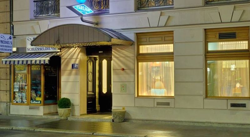 Starlight Salzgries Aparthotel 4*
