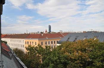 Urban Flats Danube 3* Vienna