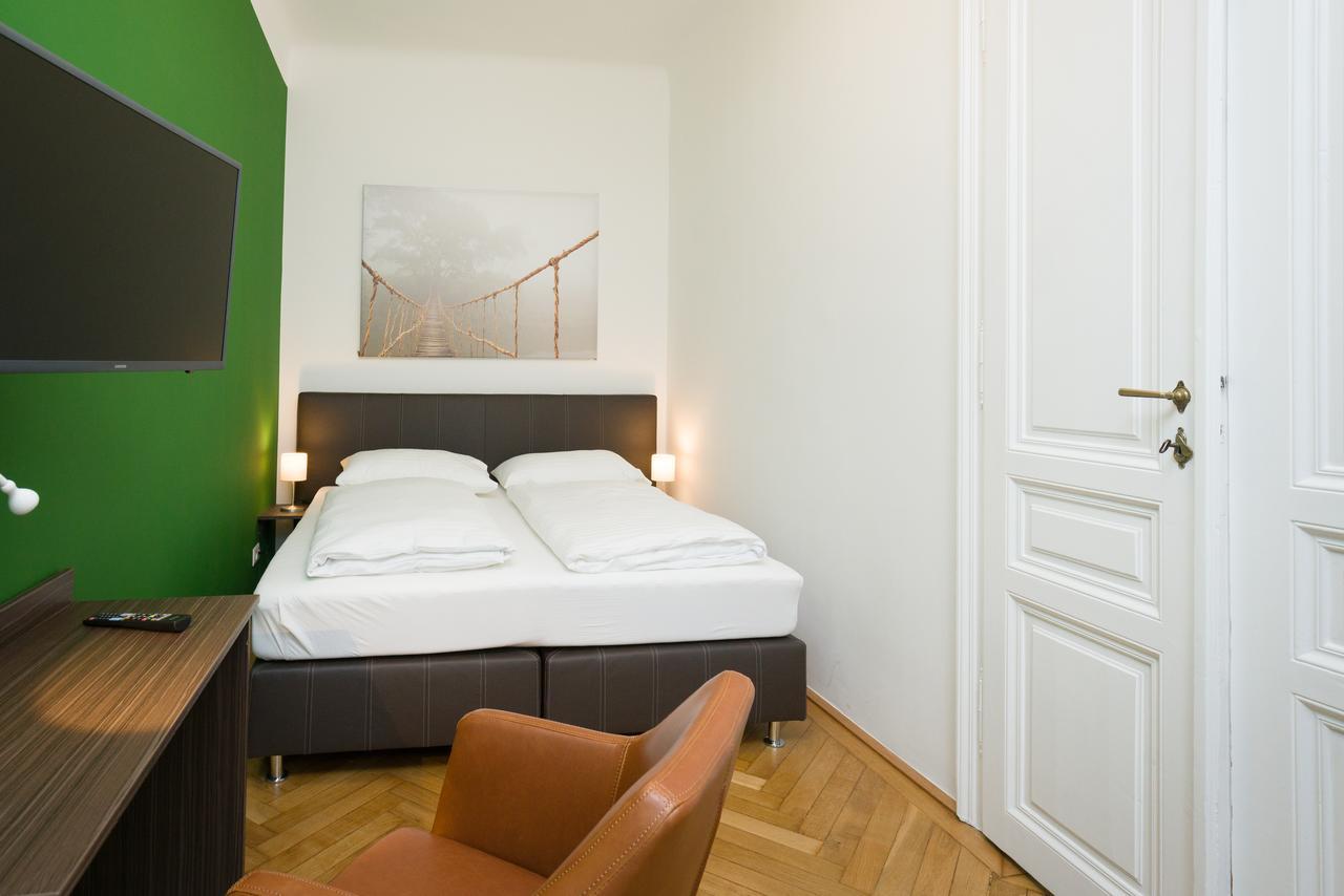 Castellez 1020 Apartment *