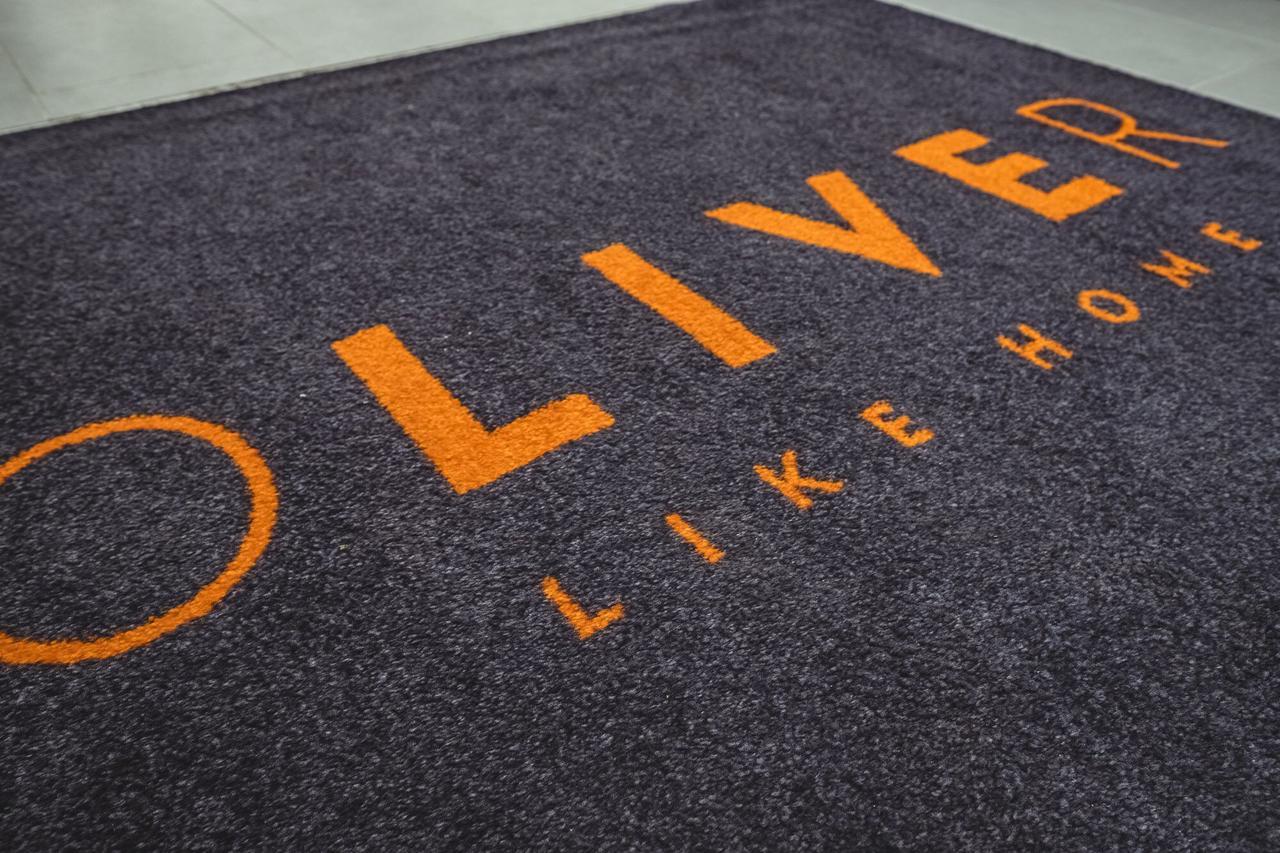 Oliver | Contactless Check-in 3*