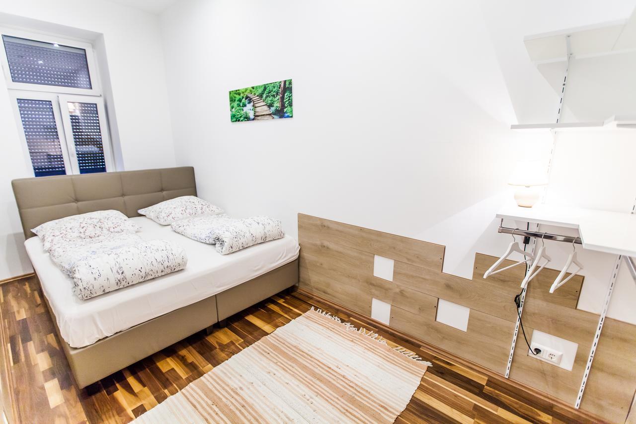 Apartment Market & Free Parking