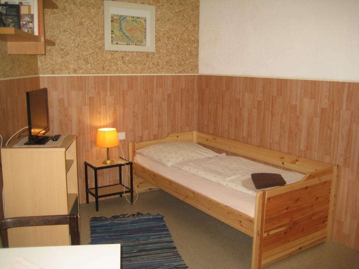 Happyhostel *