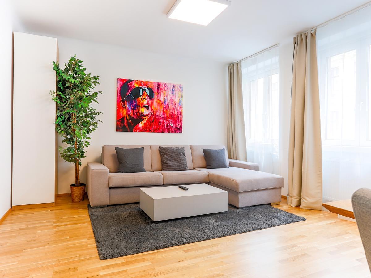 Sky9 Margareten Apartment