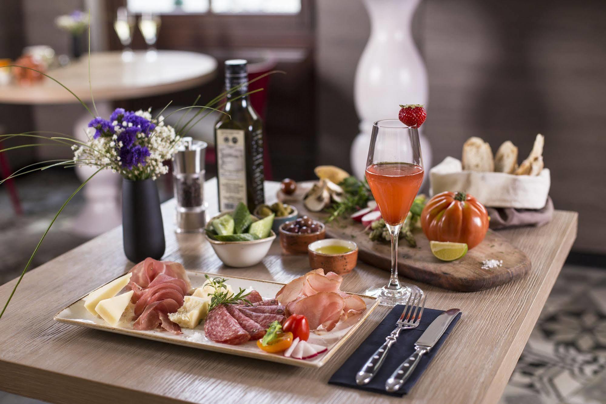 Hotel Mercure First 4*