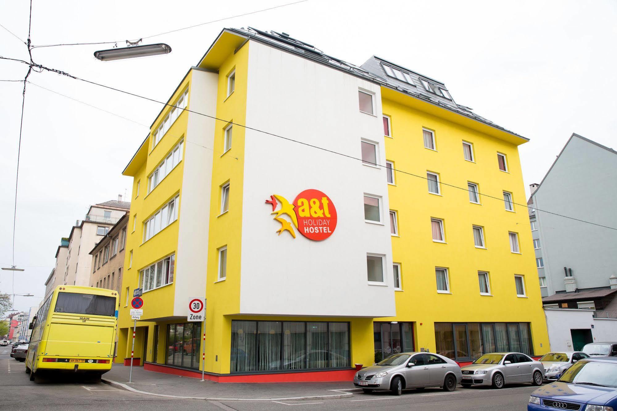 A&t & Albergue Viena
