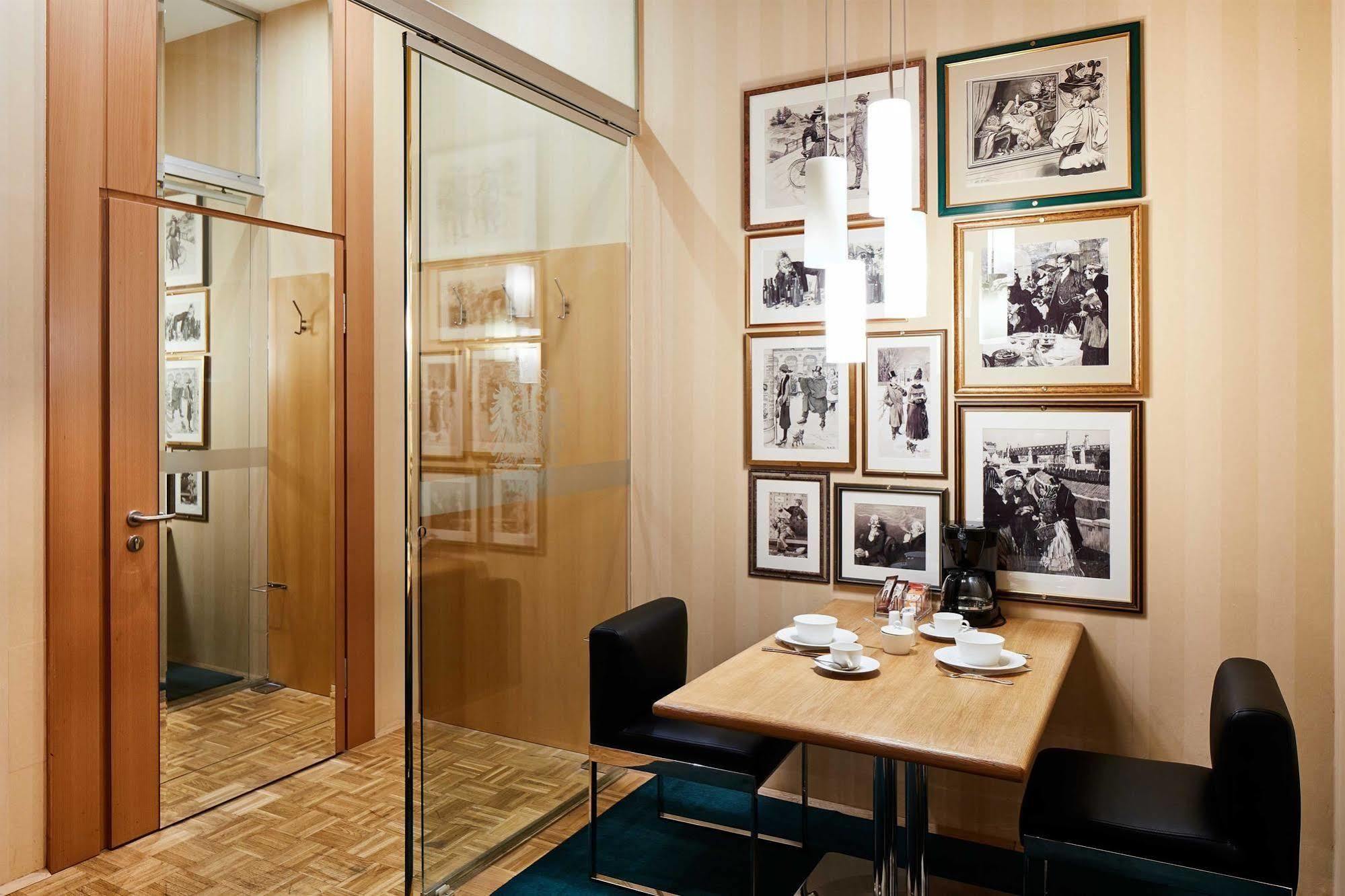 Living An Der Oper Hotel