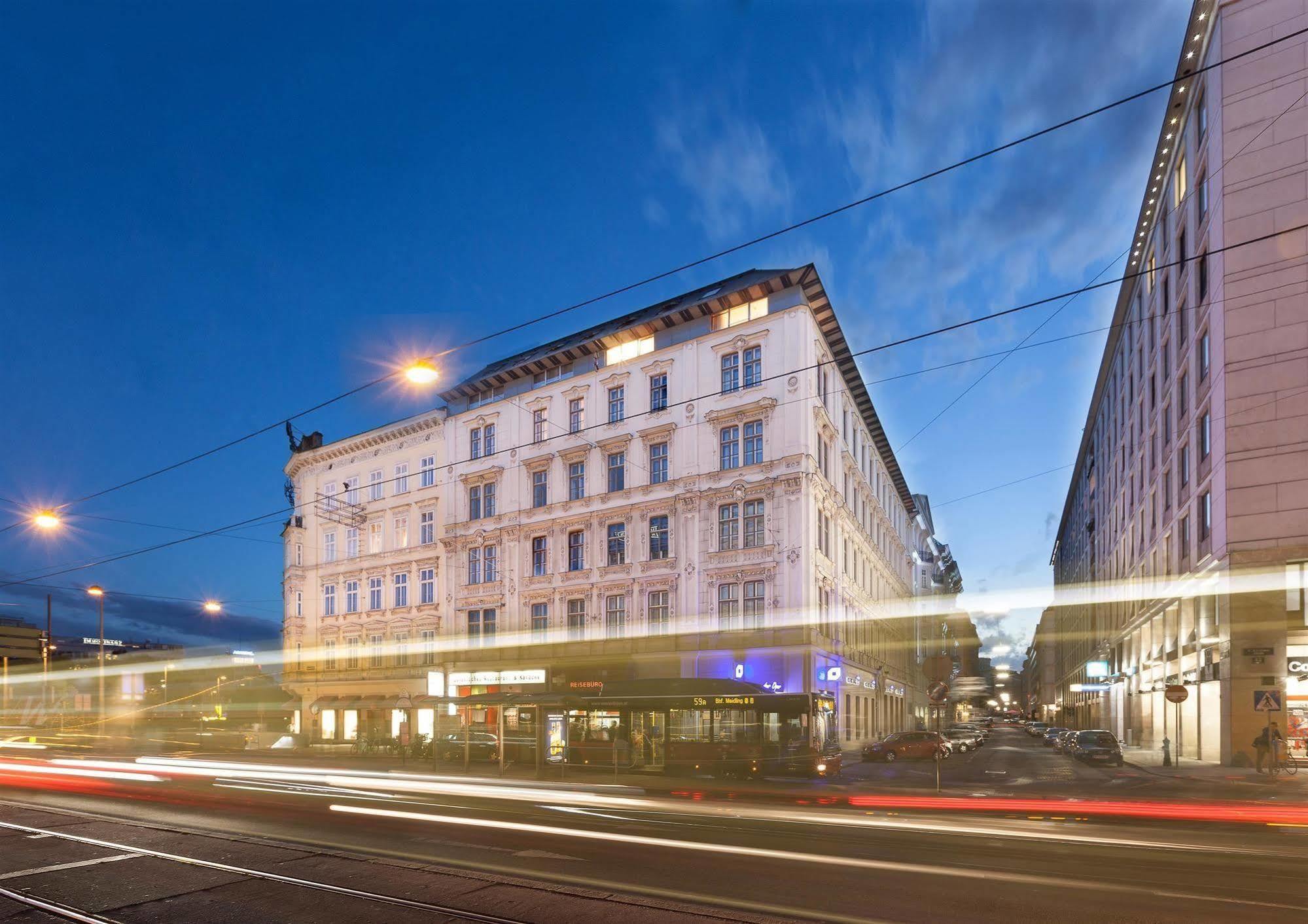 Living An Der Oper