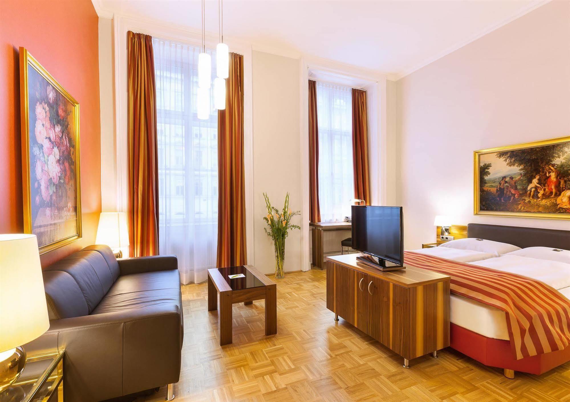 Living An Der Oper Hotel 4*
