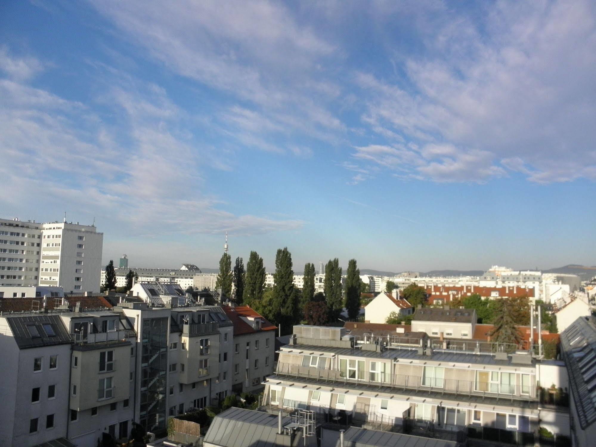 Donaustadt Kagran - At Metro U1 Hotel Vienna