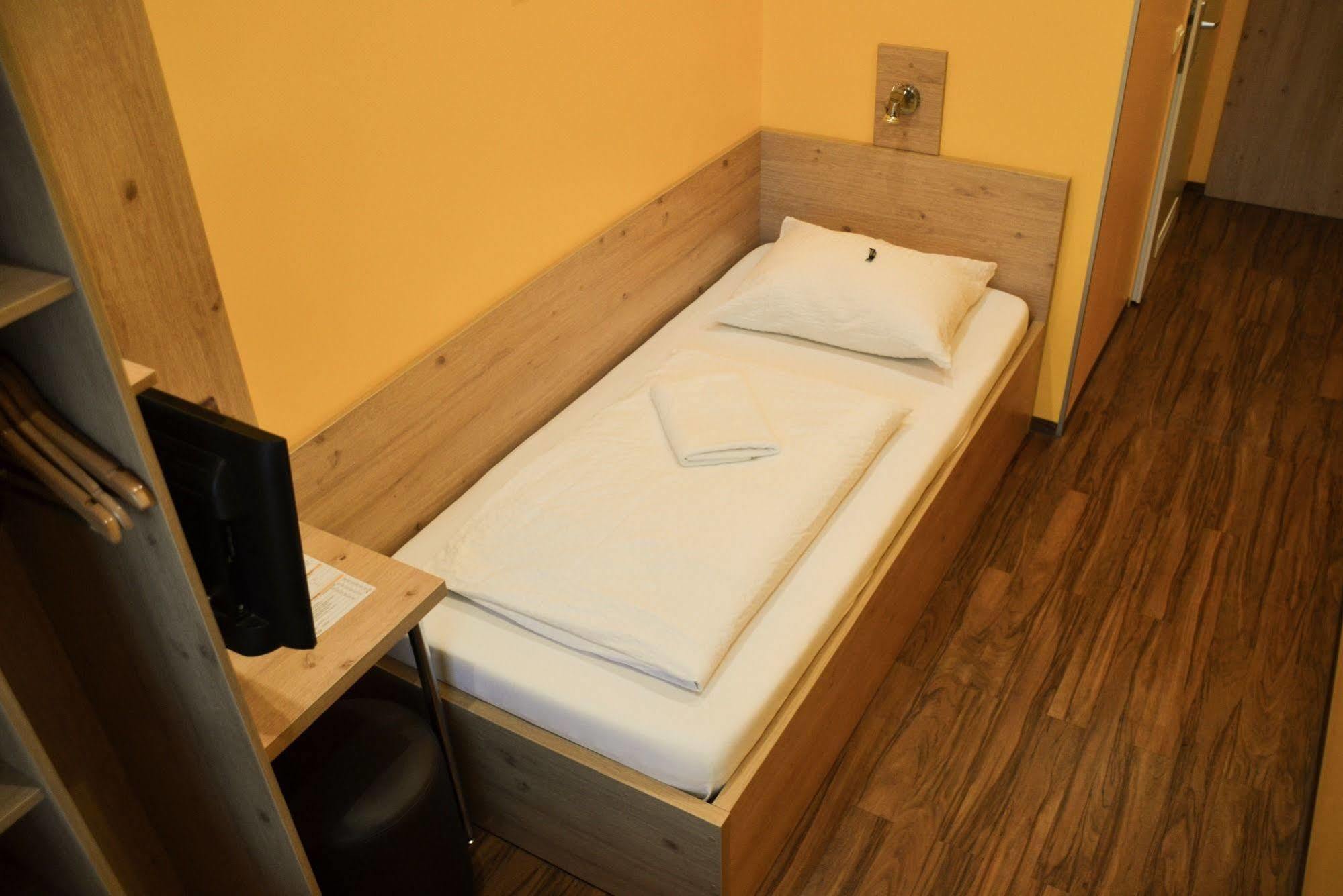 Hostel Do Step - & *