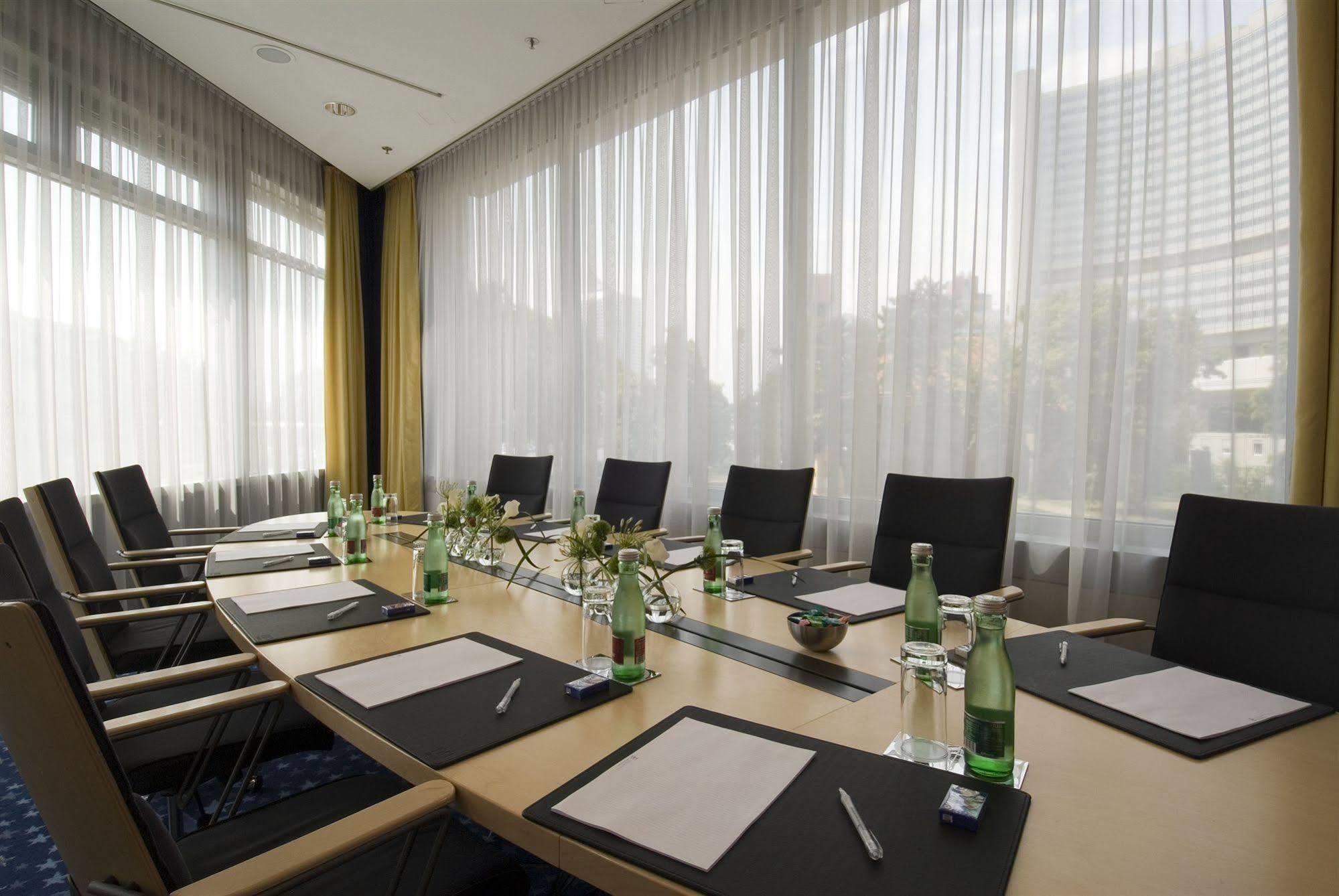 Nh Danube Hotel Vienna