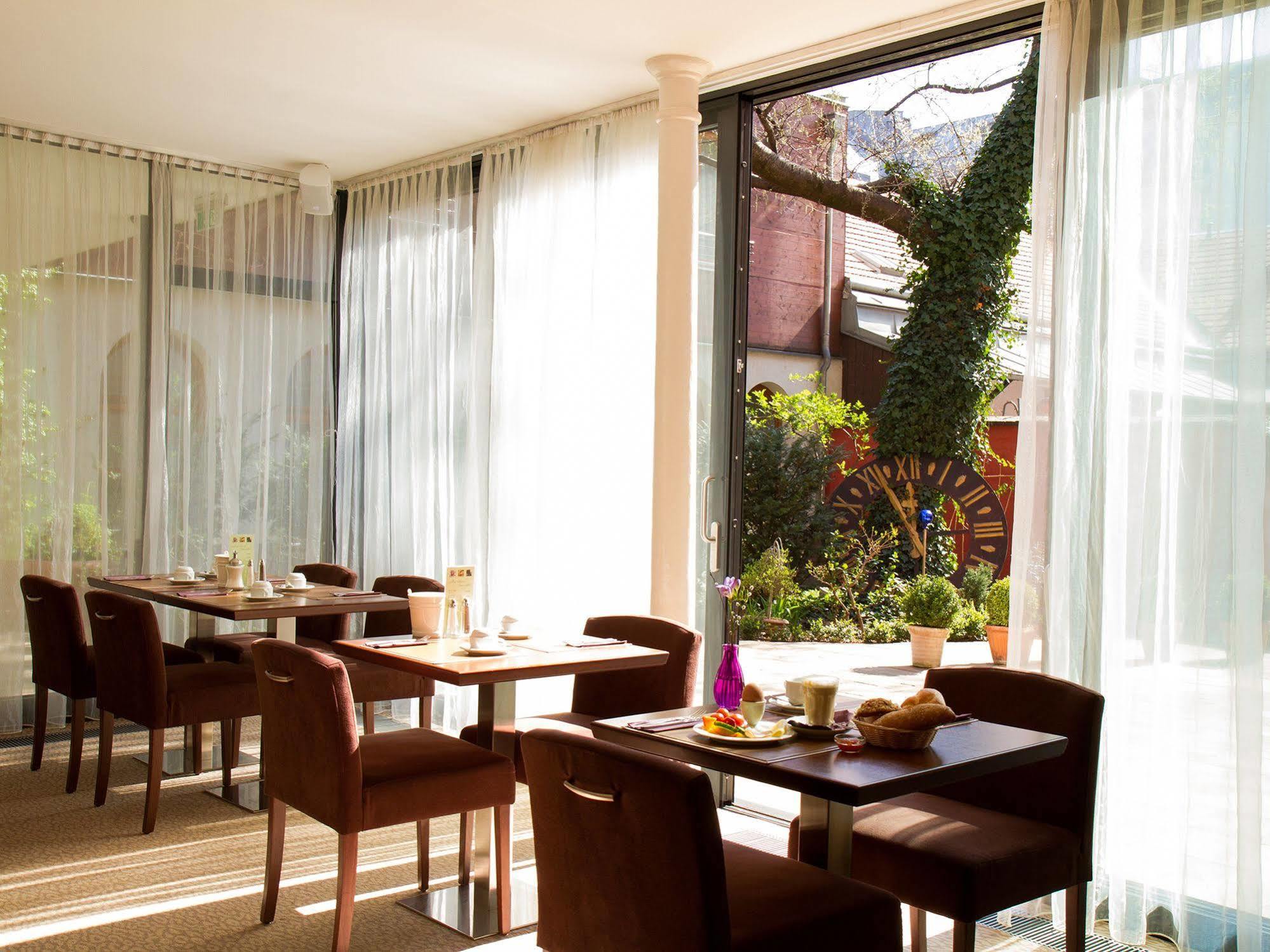 Stadthalle Bed & Breakfast Vienna