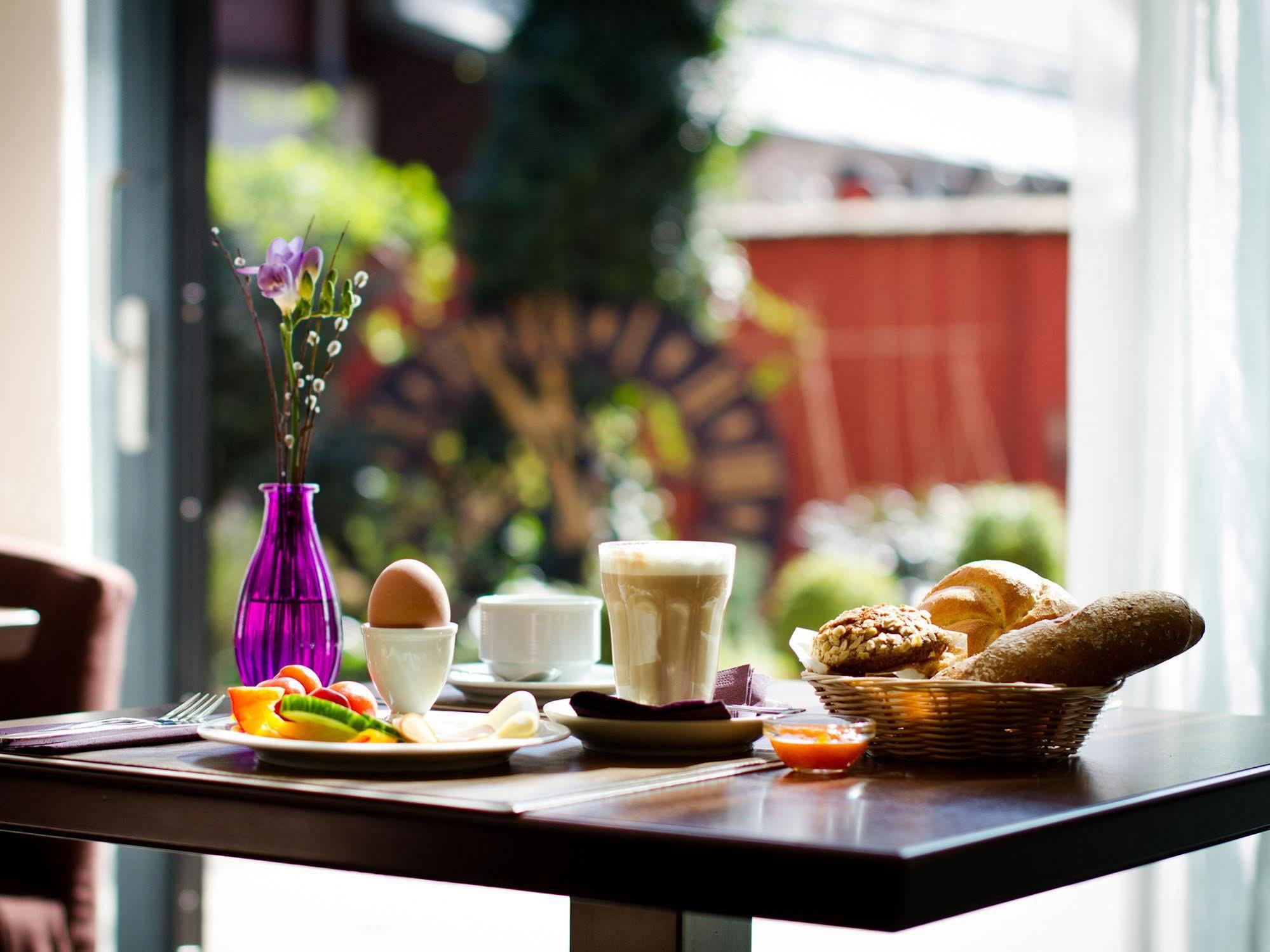 Stadthalle Bed & Breakfast 2*
