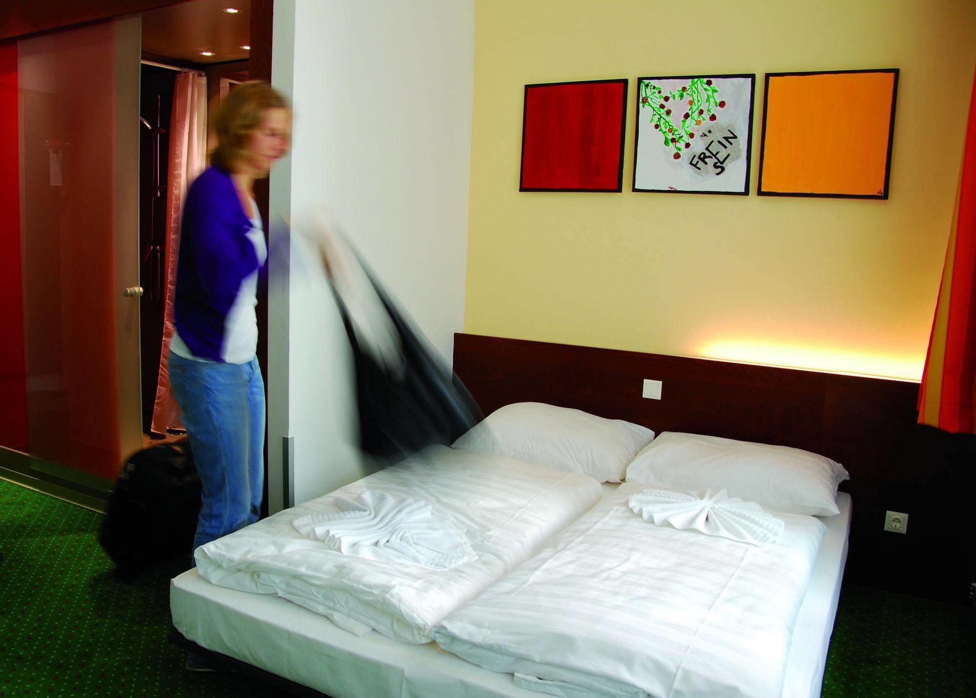 Stadthalle 2* Vienna