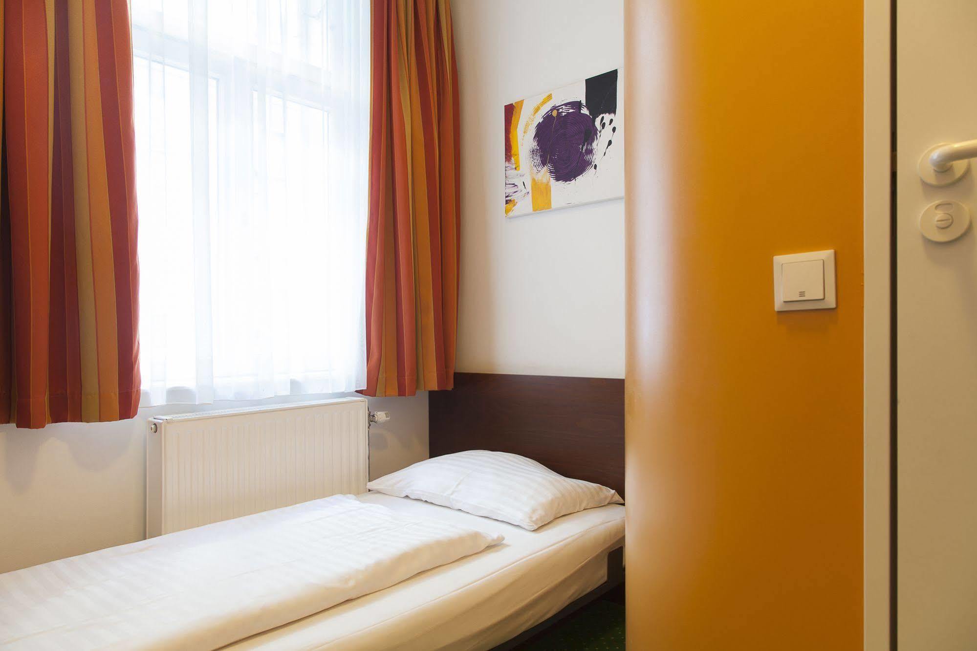 Bed & Breakfast Stadthalle 2*