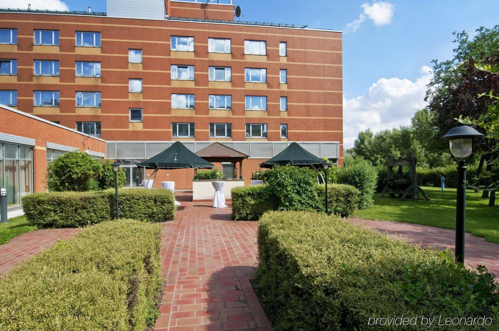 Hilton Garden South 4*