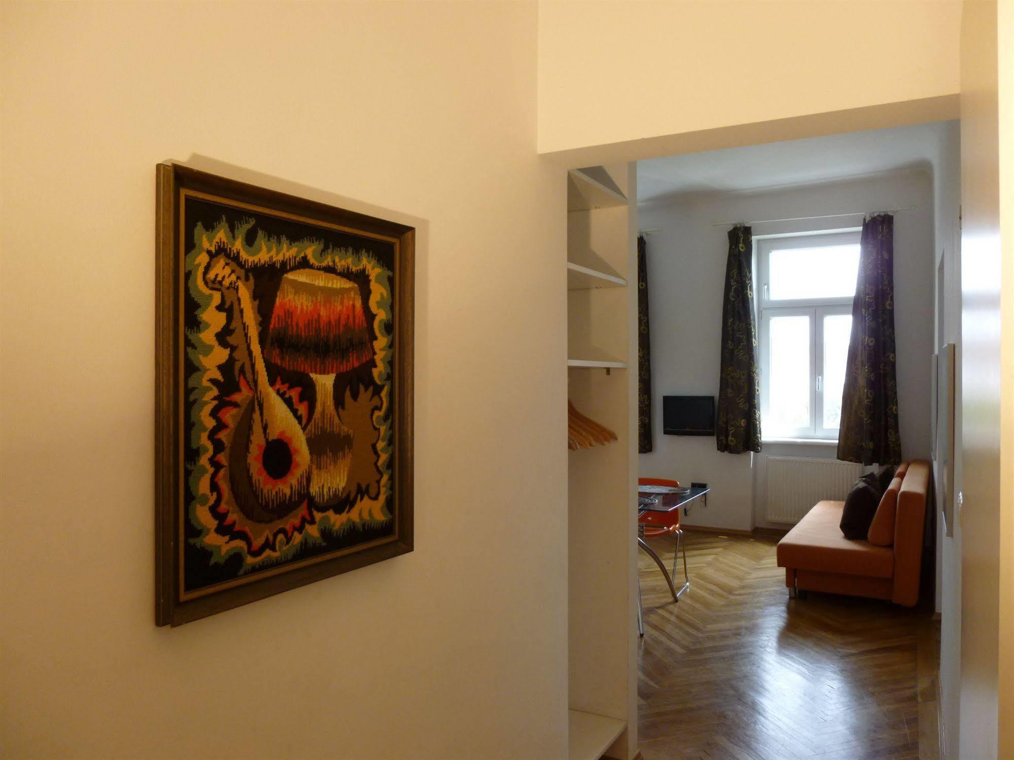 Maximillian Aparthotel
