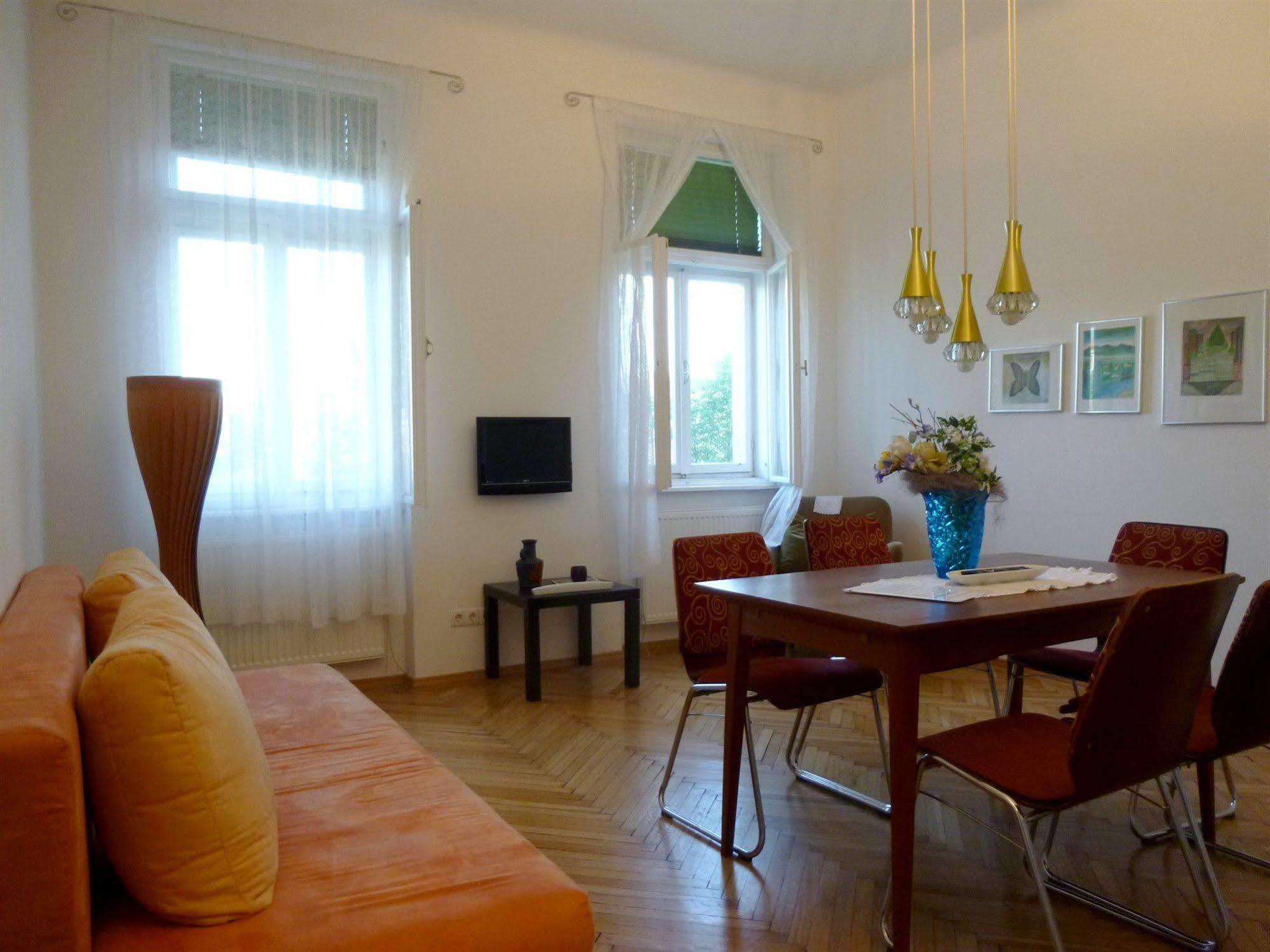 Maximillian Aparthotel