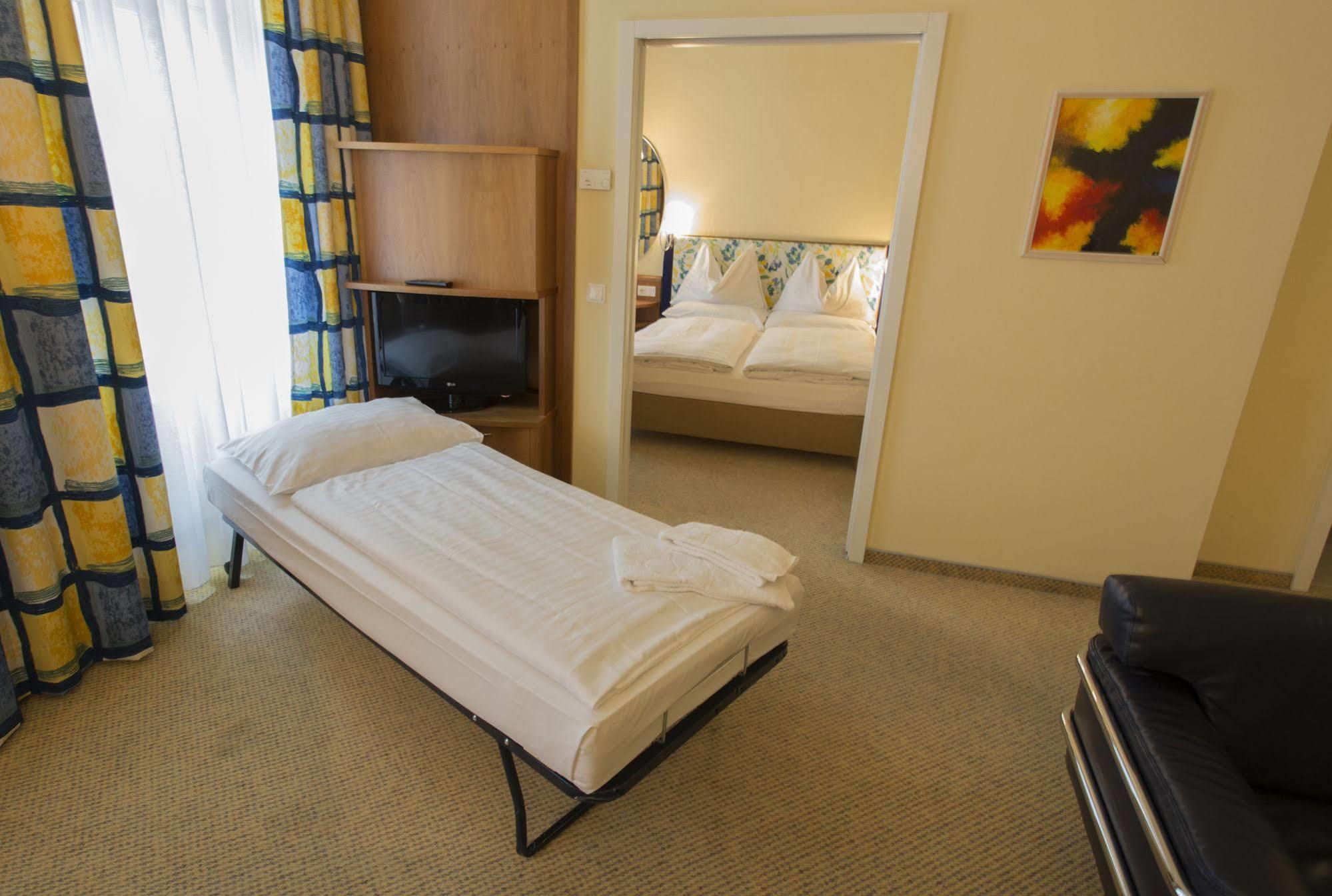 Starlight Salzgries Aparthotel