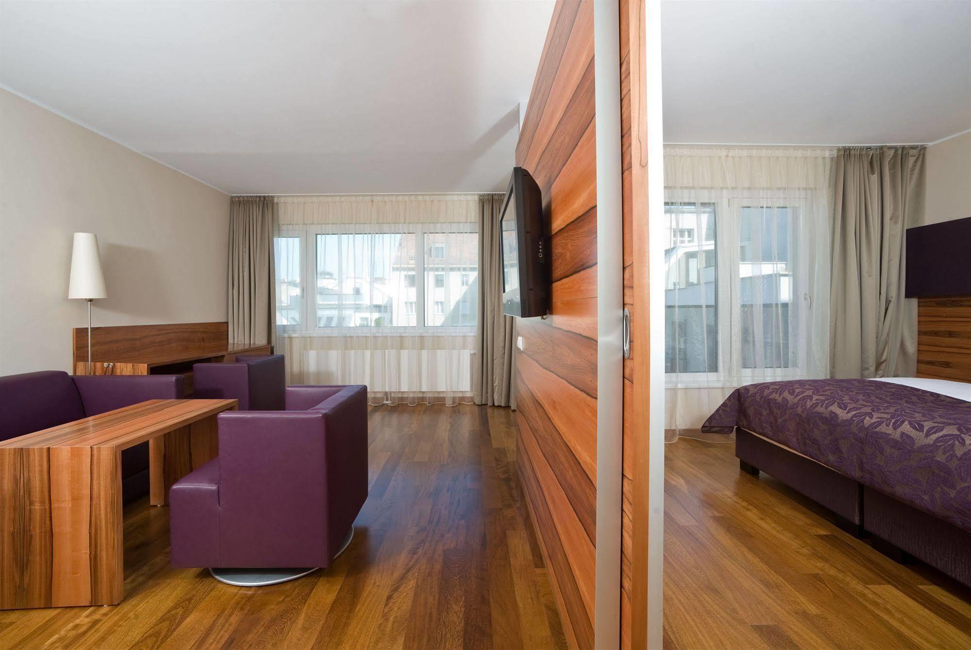 Pakat Hotel Viena