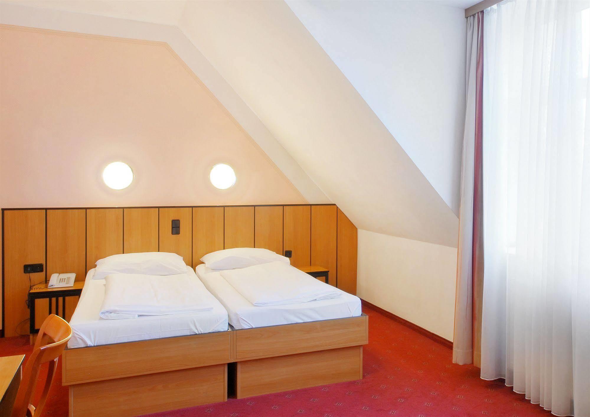 Hotel Garten- Und Kunsthotel Gabriel 3*