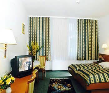 Schani Salon 4*