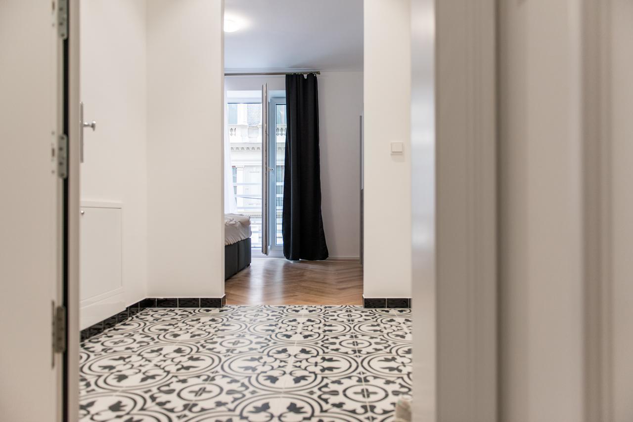Edelweiss City State Opera Apartment
