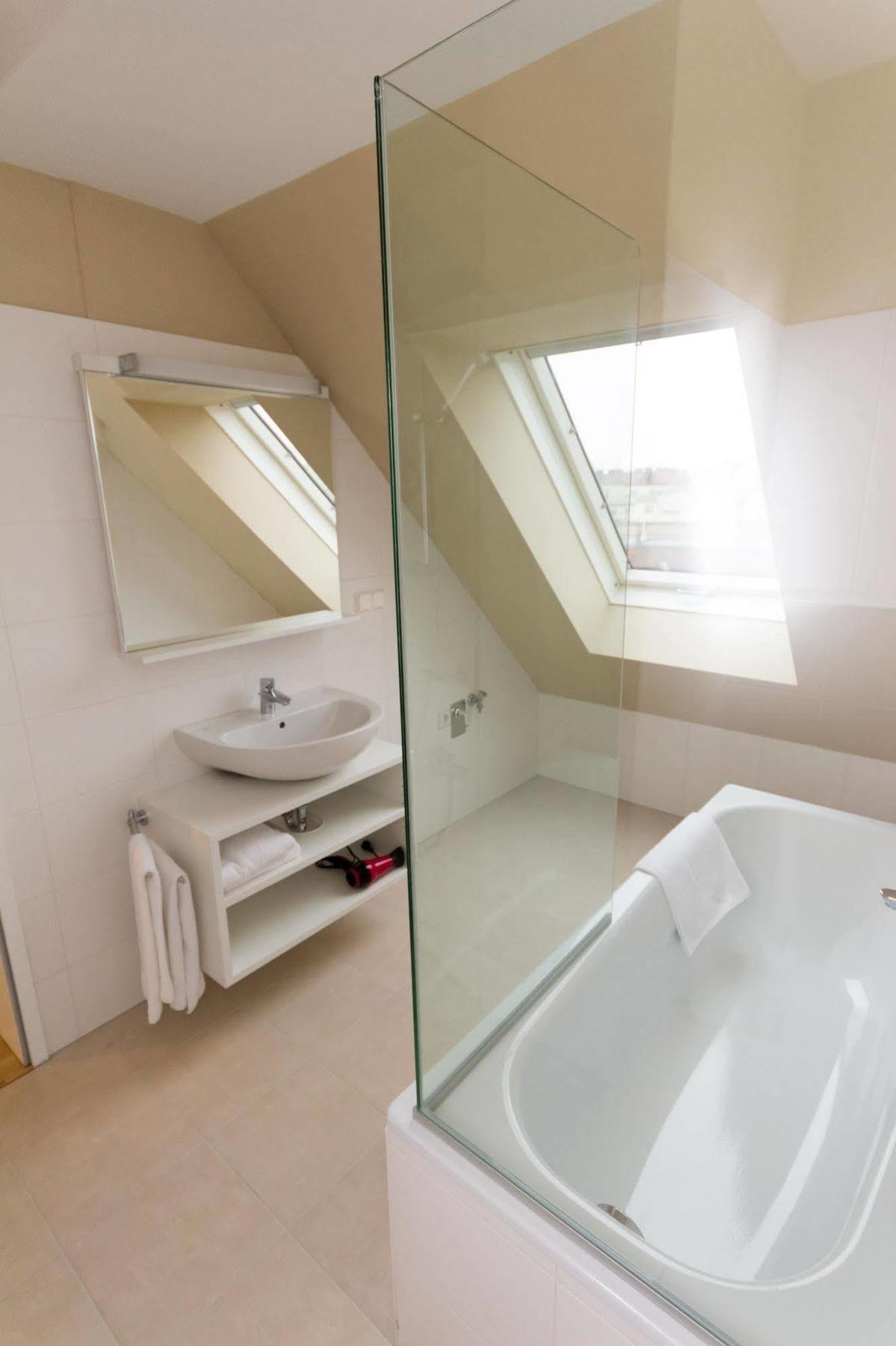 Smart Living - Hauptbahnhof - Self Check-in 4*