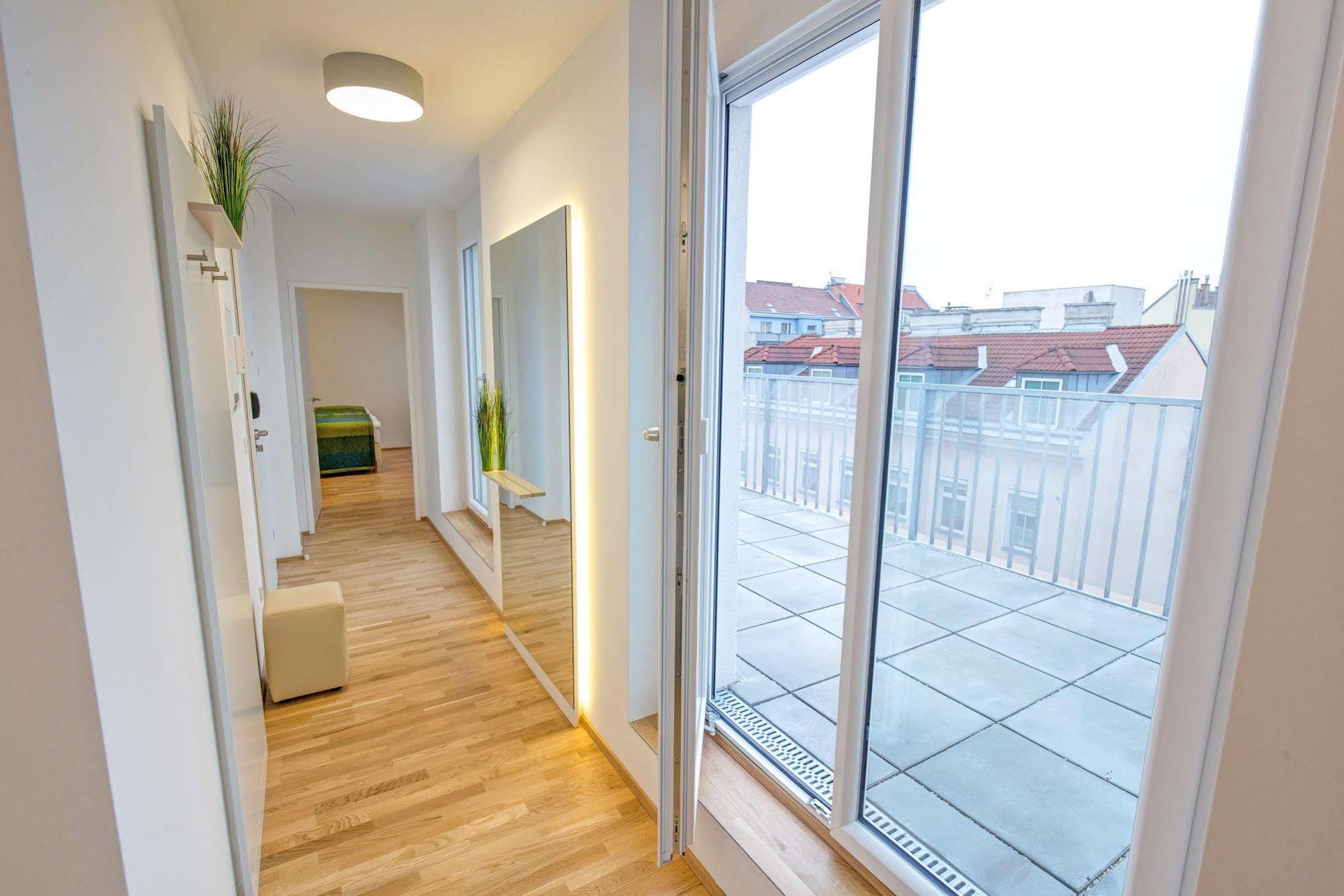 Smart Living - Hauptbahnhof - Self Check-in Viena