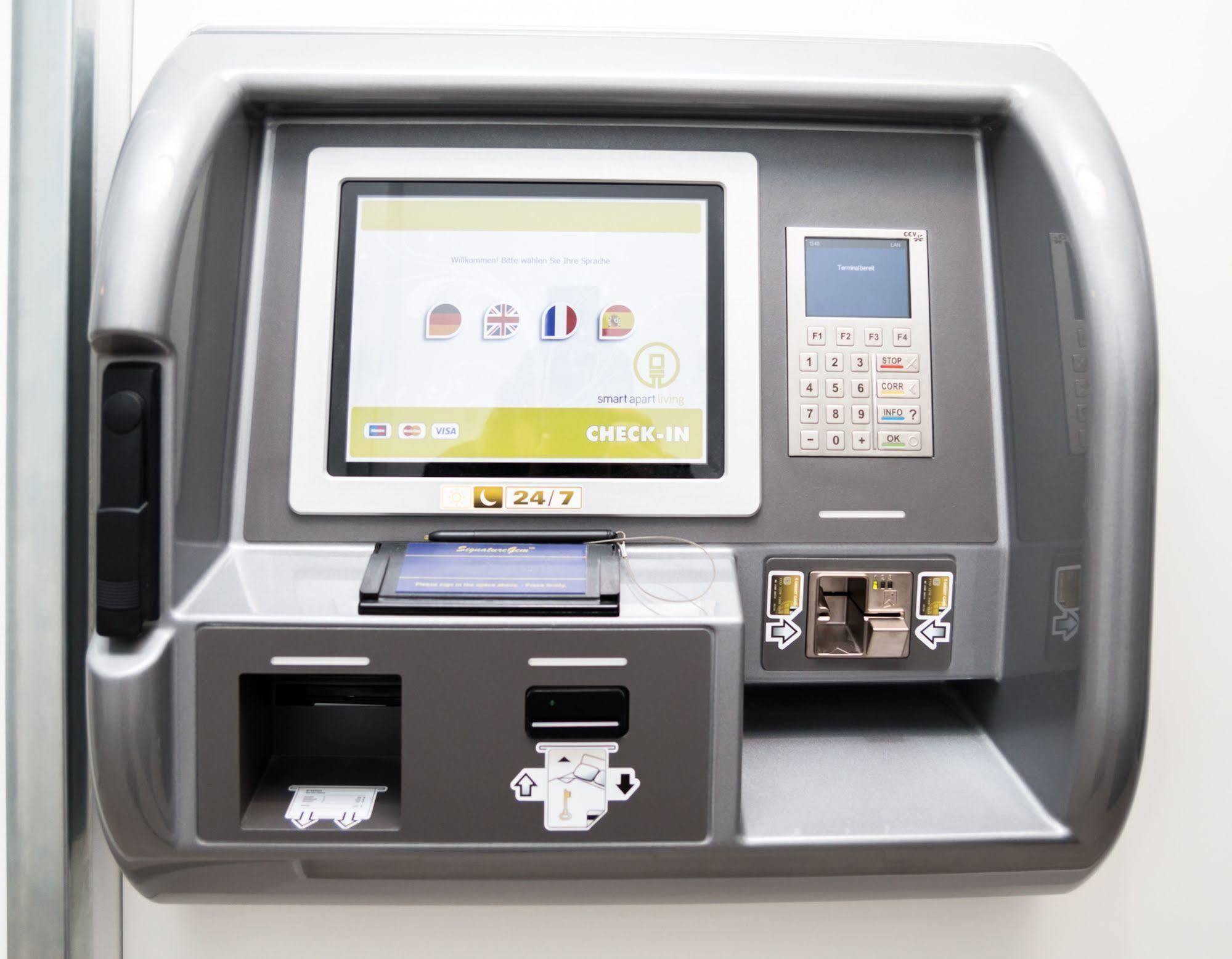 Smart Living - Hauptbahnhof - Self Check-in