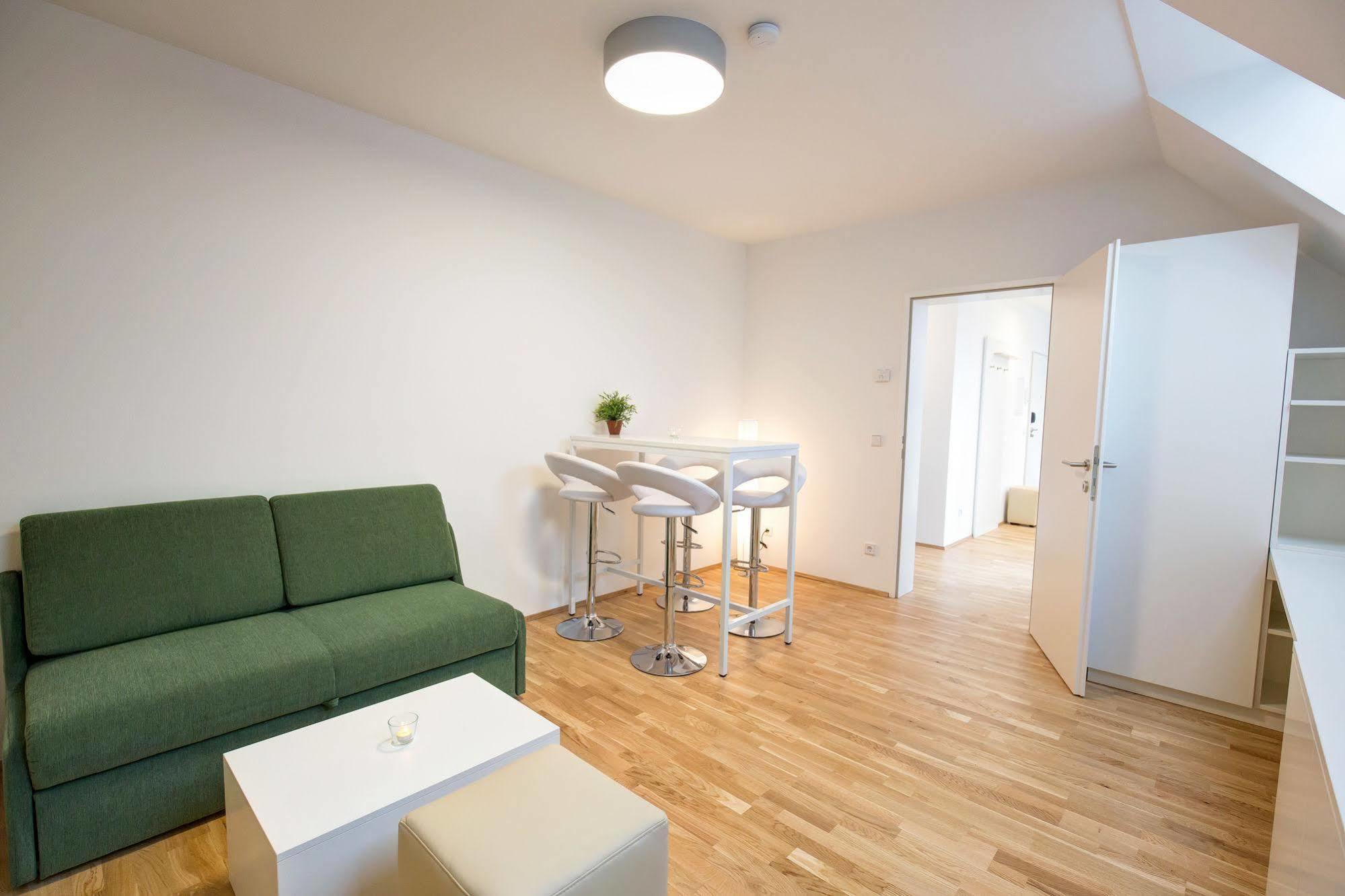 Smart Living - Hauptbahnhof - Self Check-in