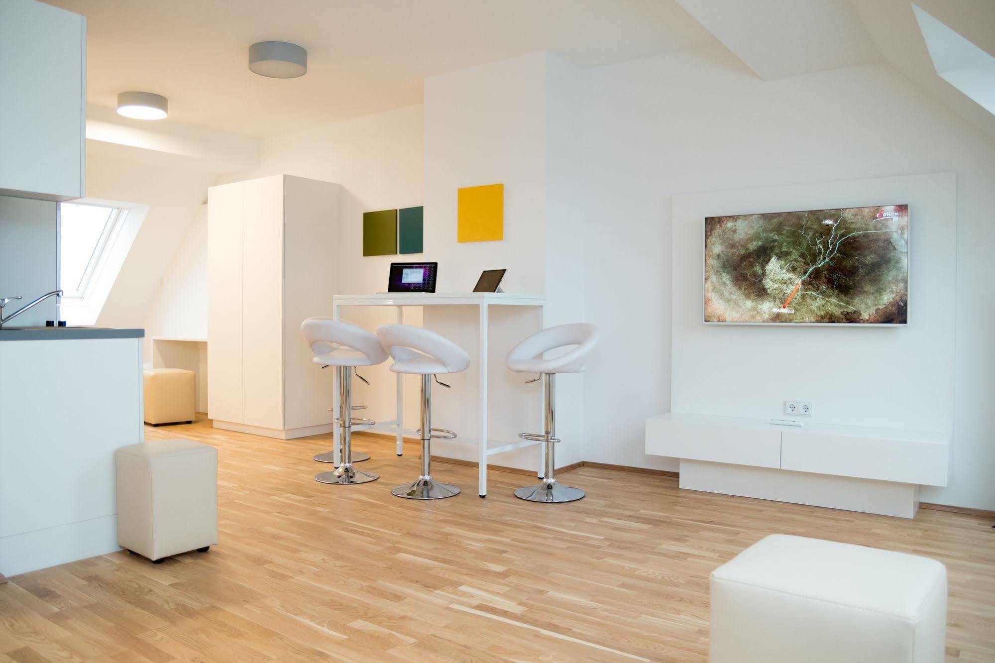 Smart Living - Hauptbahnhof - Self Check-in Viena