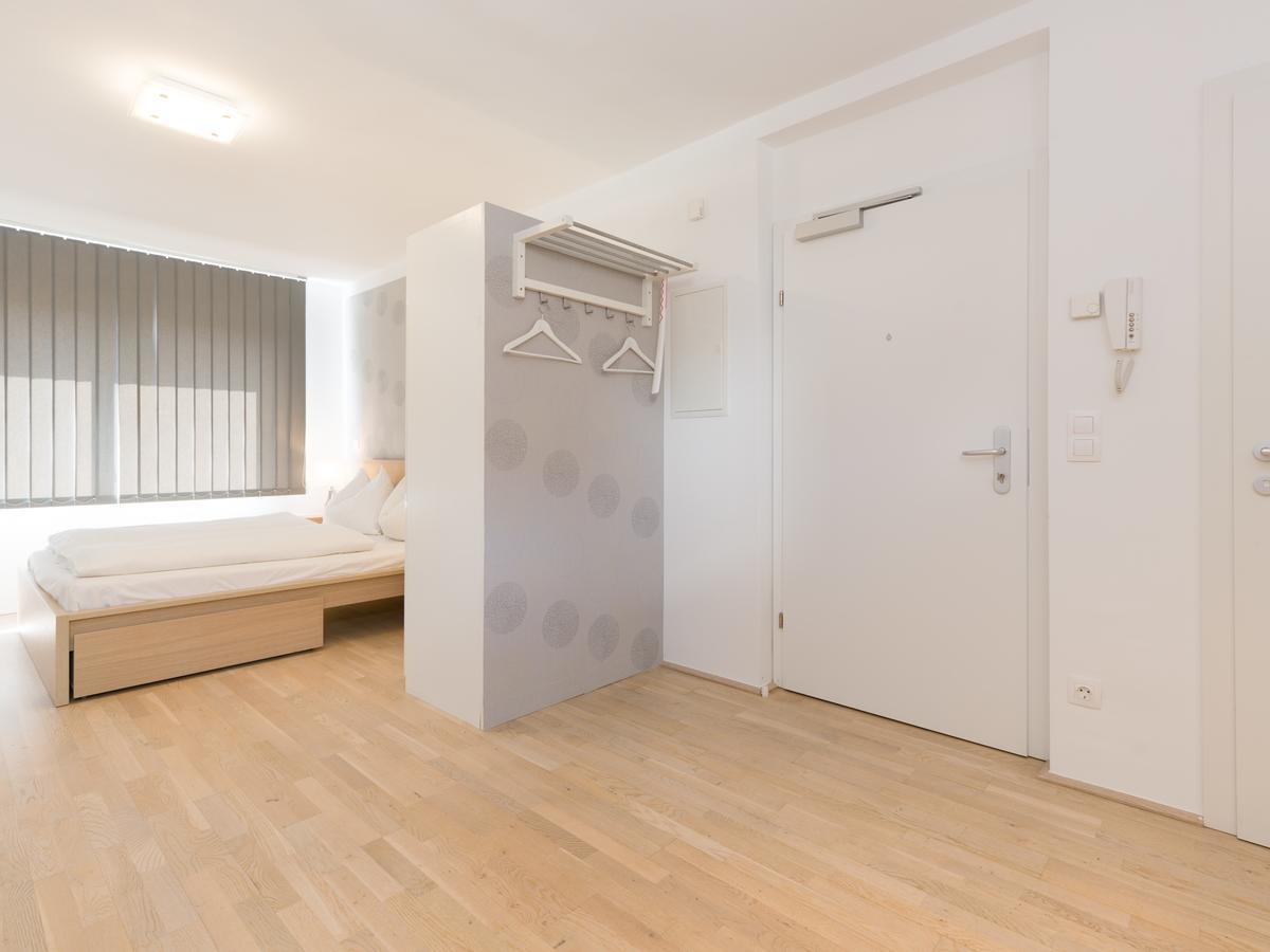 Christian Oper - Contactless Check In Apartment