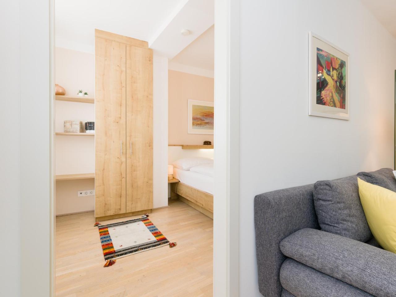 Christian Oper - Contactless Check In Apartment