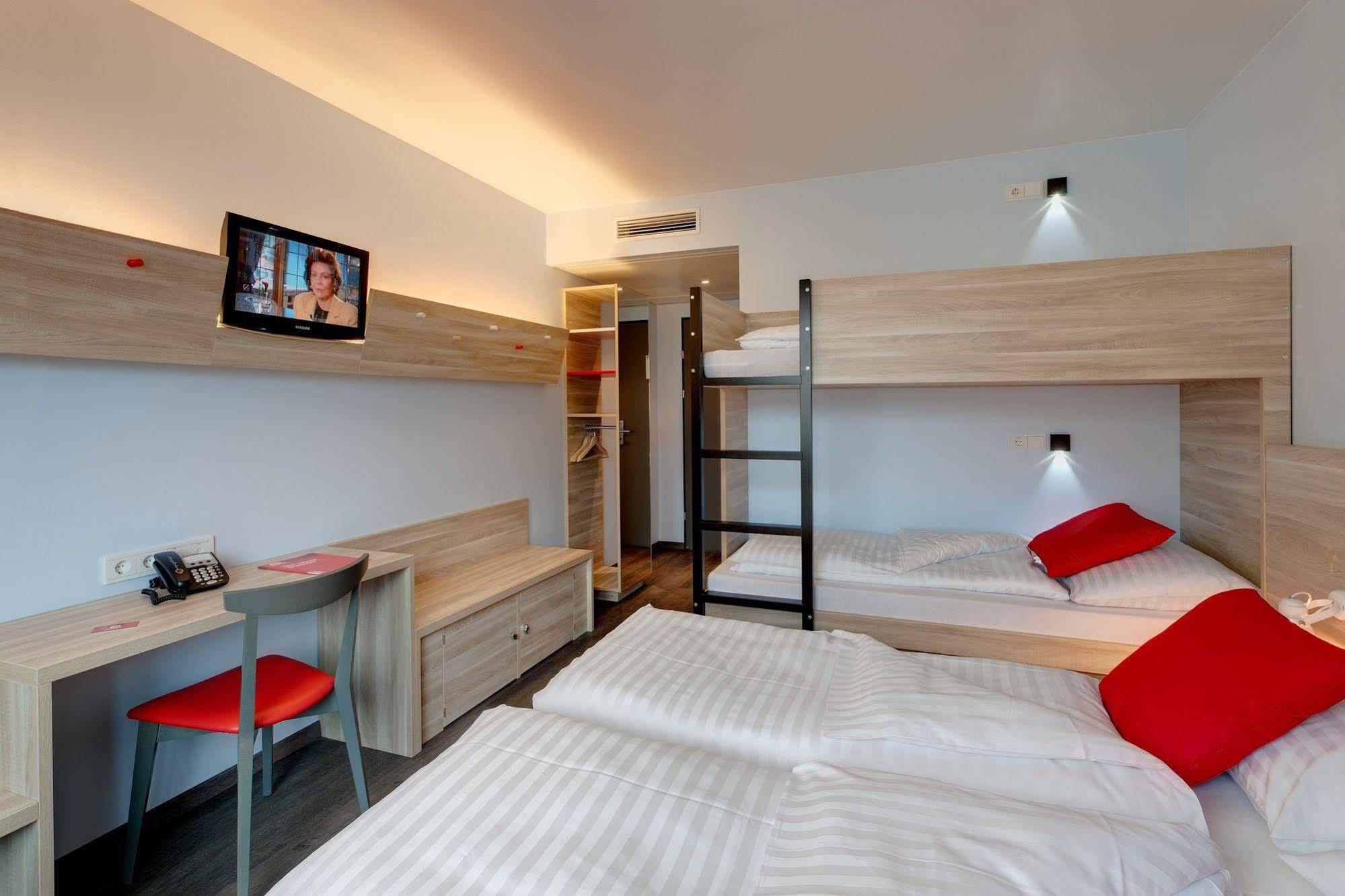 Meininger Downtown Franz 3*