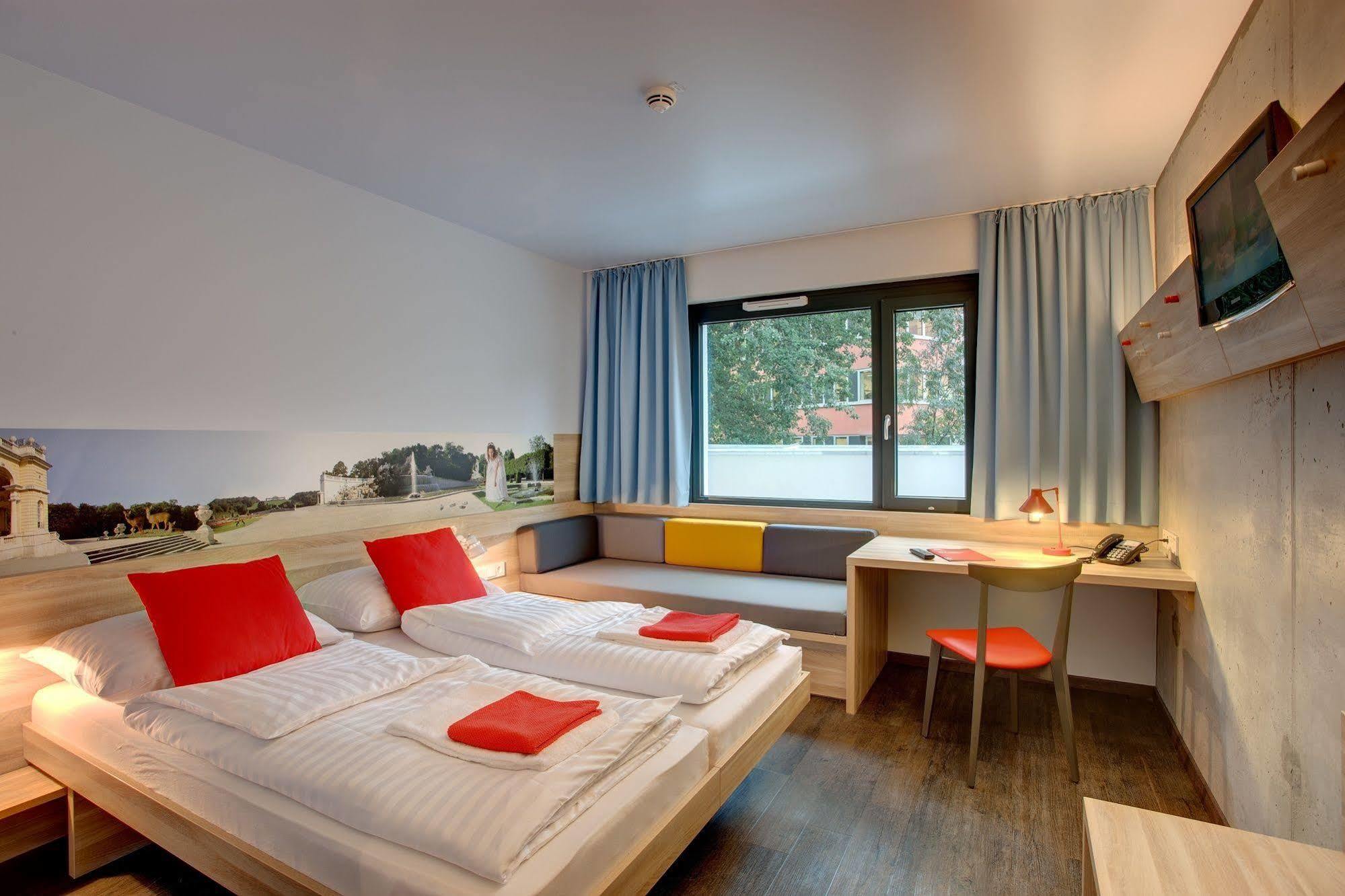 Meininger Downtown Franz Hotel 3*