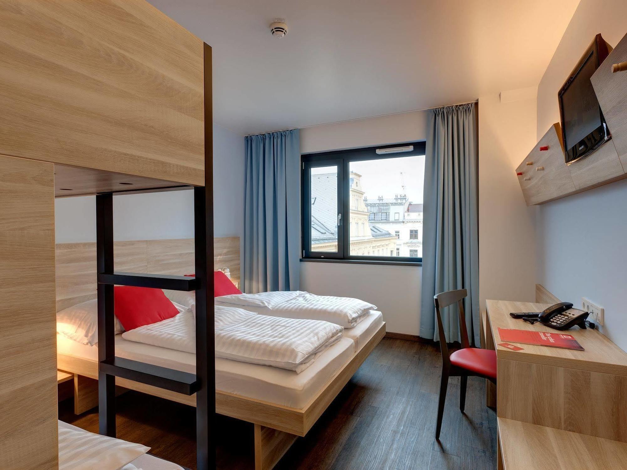 Meininger Downtown Franz Hotel 3*