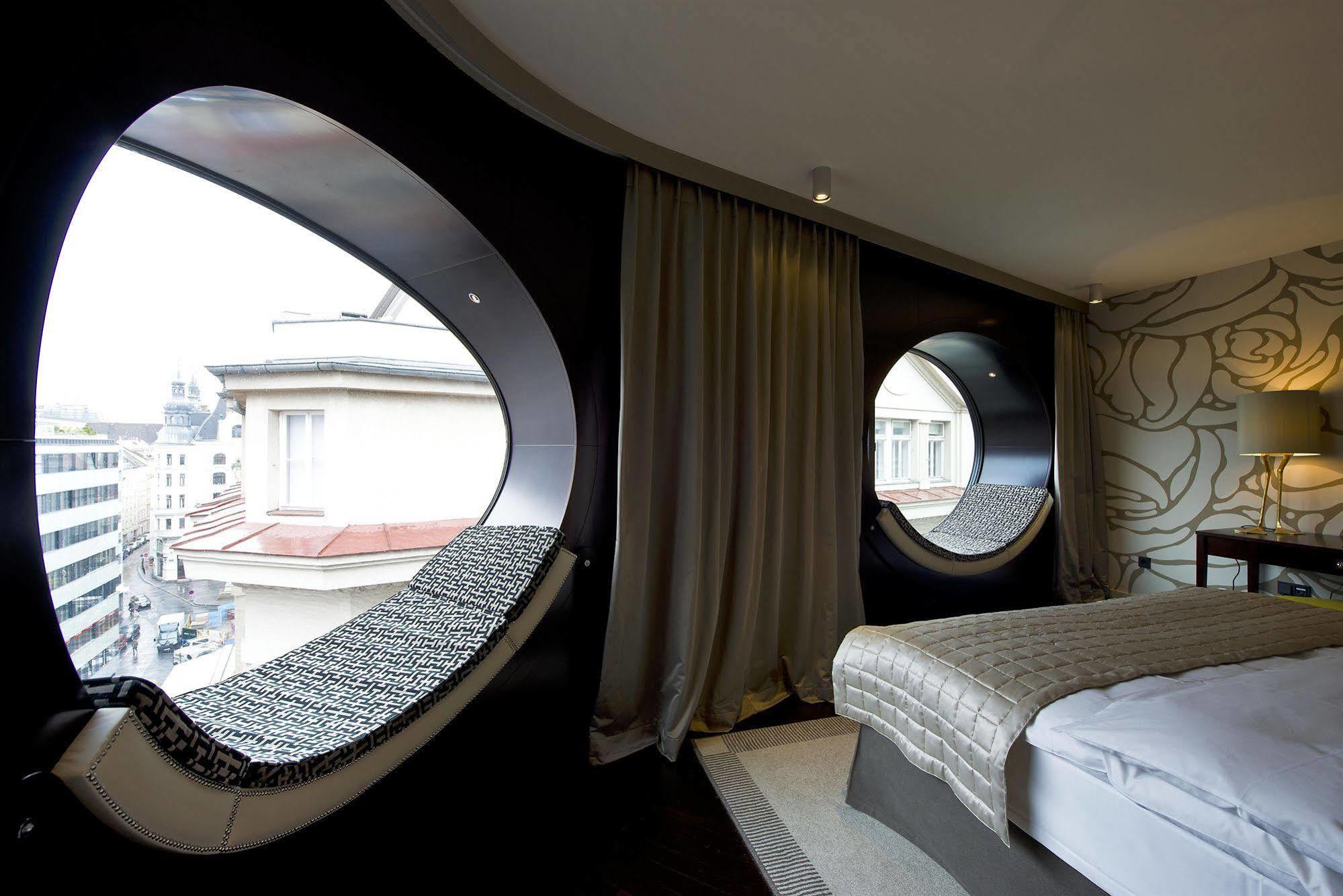 Topazz & Lamee Hotel