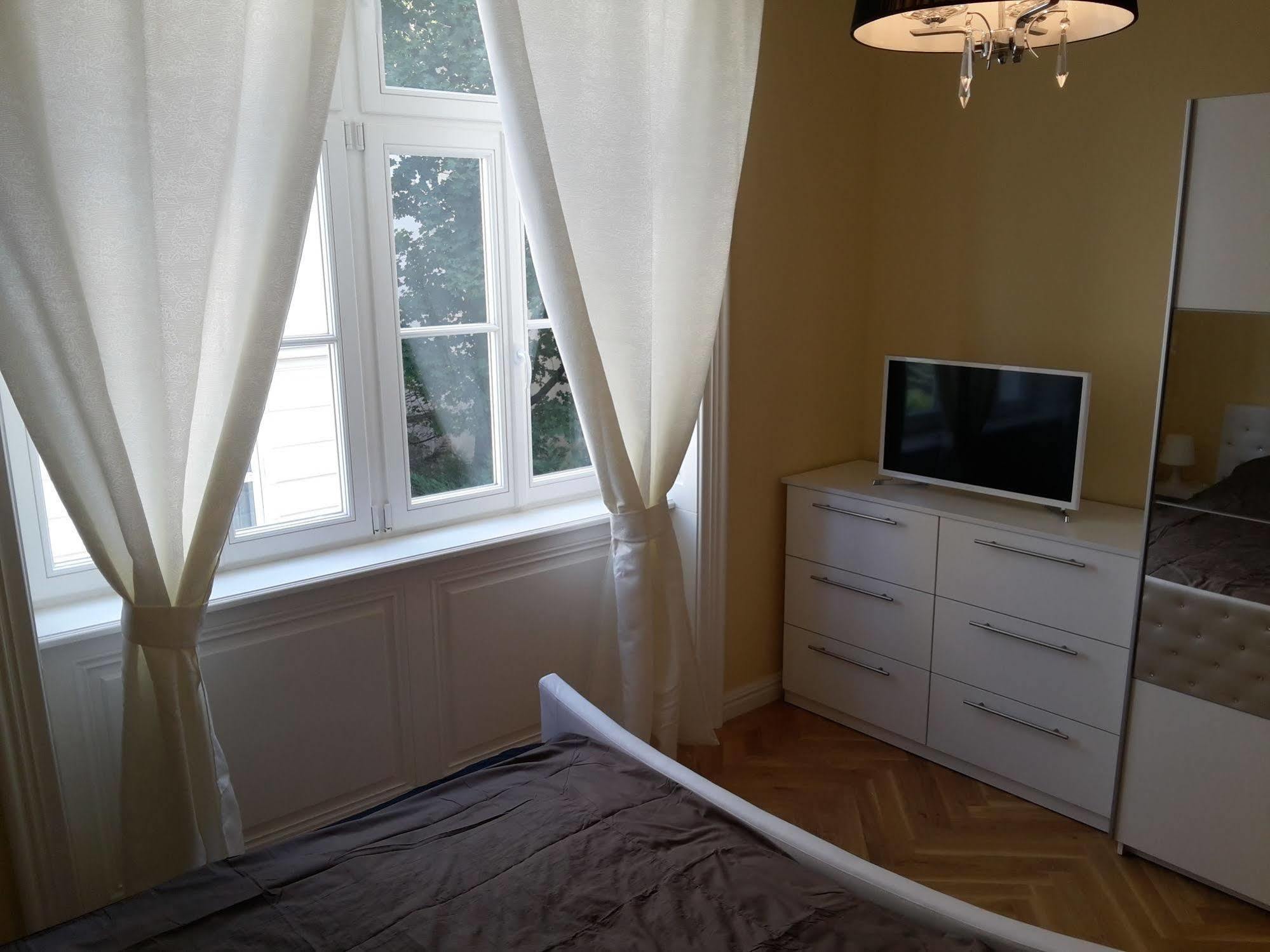 Apartment Imperial Schonbrunn *